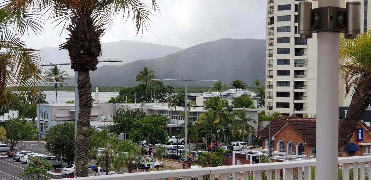 Ramada By Wyndham Cairns City Centre Отель